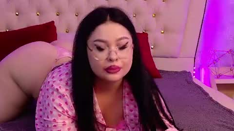 lunababe_ online show from 06/13/26, 11:19