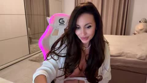 Snapshot of lunabex chatting on 04/20/26, 06:20 LunaBex online show from 04/20/26, 06:20