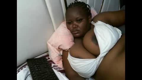 lunabloom01 online show from 12/15/25, 01:21