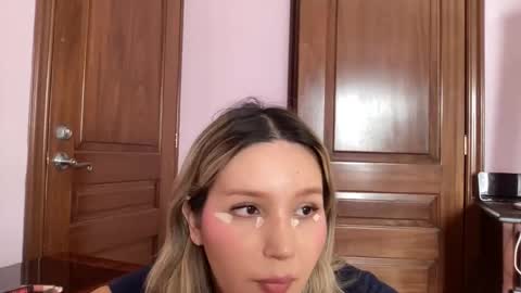 Snapshot of lunacatss chatting on 04/27/26, 02:37 Lunacats online show from 04/27/26, 02:37