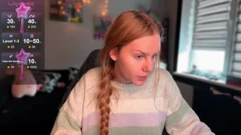 Snapshot of lunacyy chatting on 12/21/25, 09:16 Britney online show from 12/21/25, 09:16