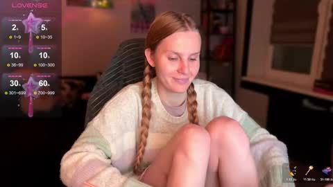 Snapshot of lunacyy chatting on 12/21/25, 09:22 Britney online show from 12/21/25, 09:22