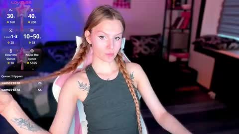 Snapshot of lunacyy chatting on 03/04/26, 04:02 Britney online show from 03/04/26, 04:02