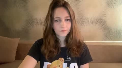 Snapshot of lunafeather chatting on 02/21/26, 05:19 lunafeather online show from 02/21/26, 05:19