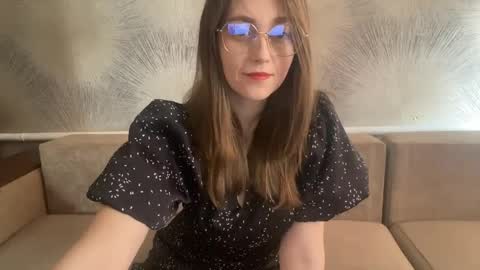 Snapshot of lunafeather chatting on 04/01/26, 04:24 lunafeather online show from 04/01/26, 04:24