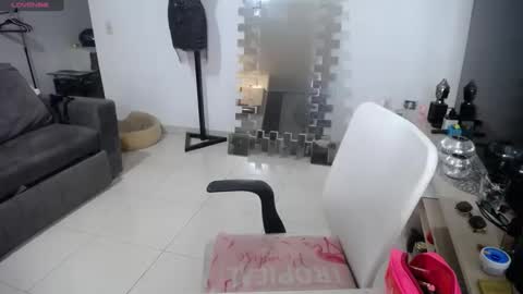 Snapshot of lunagardners chatting on 09/19/25, 01:40 lunagardners online show from 09/19/25, 01:40