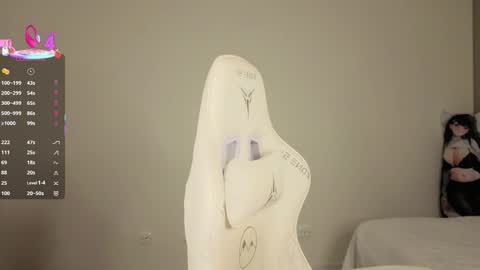 Luna online show from 12/17/25, 04:40