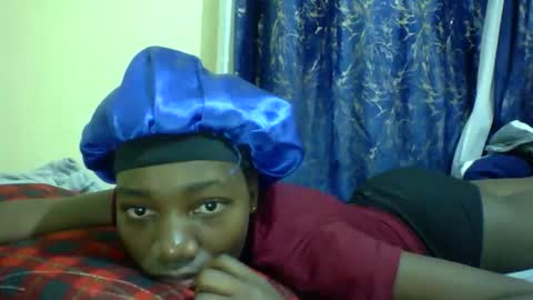 lunah_kitty online show from 05/17/26, 12:19