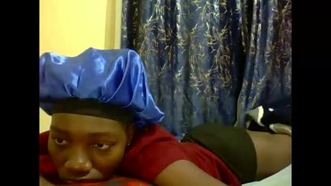 lunah_kitty online show from 05/19/26, 04:19