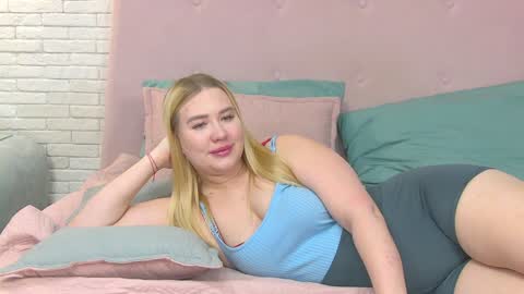 Snapshot of lunahouston chatting on 01/13/25, 01:13 LunaHouston online show from 01/13/25, 01:13