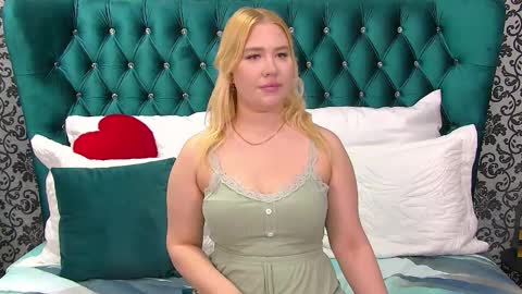 LunaHouston online show from 11/28/25, 04:20