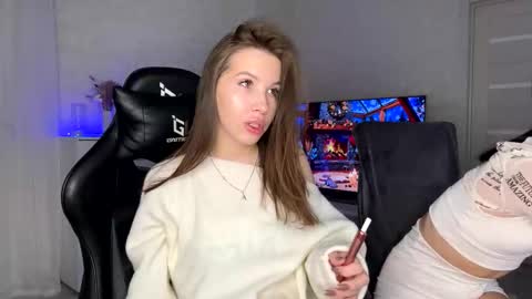 Snapshot of lunail chatting on 11/21/25, 08:13 lunail online show from 11/21/25, 08:13