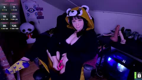 Luna online show from 10/21/25, 03:51