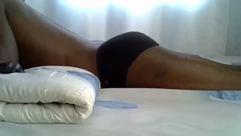 lunalove22_ online show from 10/16/25, 07:09