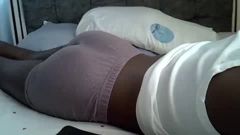 Snapshot of lunalove22_ chatting on 03/21/26, 08:19 lunalove22_ online show from 03/21/26, 08:19