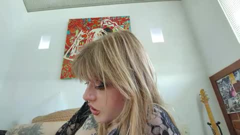 Snapshot of lunalovetea chatting on 11/05/25, 07:30 Billie Bubbles online show from 11/05/25, 07:30