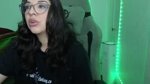 Snapshot of lunamaex0 chatting on 03/18/26, 12:58 Luna Mae online show from 03/18/26, 12:58