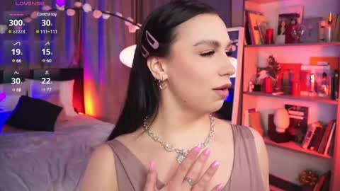 Luna  next streams Mon Fri Sat Sun 8pm-5am gmt0 online show from 02/25/25, 11:44