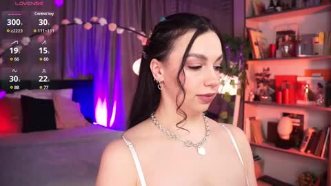 Luna  next streams Mon Fri Sat Sun 8pm-5am gmt0 online show from 03/08/25, 08:35