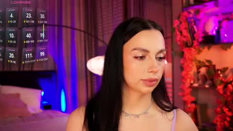 Luna  next streams Mon Fri Sat Sun 8pm-5am gmt0 online show from 10/04/25, 08:51