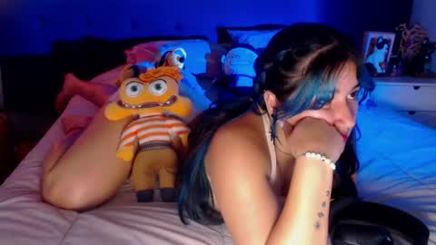 Snapshot of lunapalmer01 chatting on 06/11/26, 04:27 Julieth online show from 06/11/26, 04:27