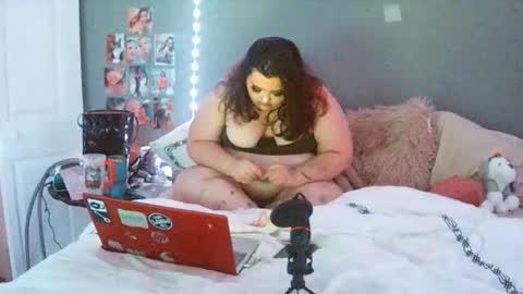 lunar_nightstar online show from 12/14/25, 06:19