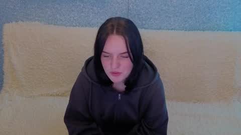 Snapshot of lunariaas chatting on 03/25/26, 11:27 Valeria online show from 03/25/26, 11:27