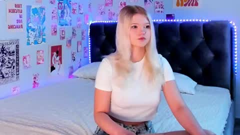 lunariafox online show from 05/03/26, 02:34