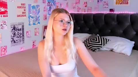lunariafox online show from 05/24/26, 02:44