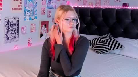 lunariafox online show from 05/31/26, 03:08