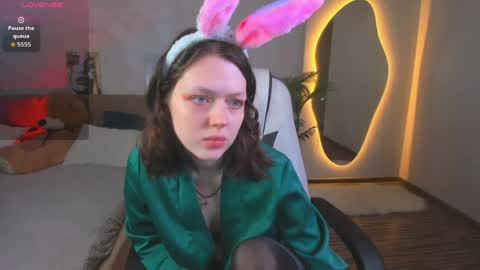 Snapshot of lunarlily7 chatting on 04/05/26, 05:37 Lily online show from 04/05/26, 05:37