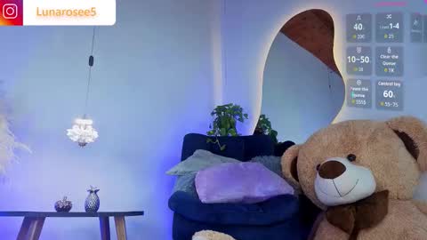 Snapshot of lunarose5 chatting on 10/13/25, 03:17 Luna online show from 10/13/25, 03:17