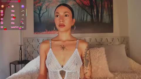 Luna Ruso  online show from 02/01/26, 05:44