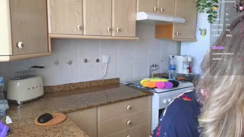 Snapshot of lunary_mix chatting on 02/04/25, 03:36  Luna online show from 02/04/25, 03:36