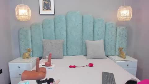 Luna online show from 04/24/26, 11:23