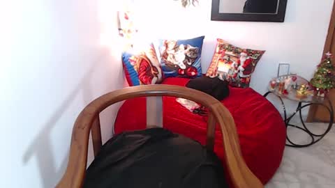 Snapshot of lunasxxcandy chatting on 12/29/24, 08:11 kata online show from 12/29/24, 08:11