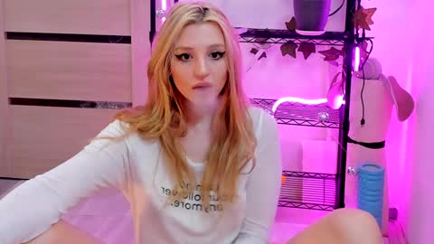 Snapshot of lunatale chatting on 01/10/25, 02:46 Kate online show from 01/10/25, 02:46