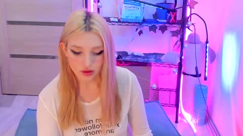 Snapshot of lunatale chatting on 01/21/25, 02:54 Kate online show from 01/21/25, 02:54