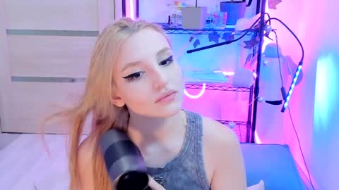 Snapshot of lunatale chatting on 02/07/25, 03:12 Kate online show from 02/07/25, 03:12