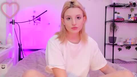 Snapshot of lunatale chatting on 02/27/25, 03:58 Kate online show from 02/27/25, 03:58