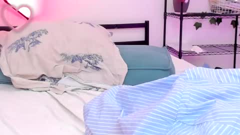 Snapshot of lunatale chatting on 03/10/25, 05:54 Kate online show from 03/10/25, 05:54