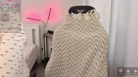 Snapshot of lunatale chatting on 09/26/25, 08:07 Kate online show from 09/26/25, 08:07