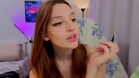 Snapshot of lunatale chatting on 11/10/25, 05:01 Kate online show from 11/10/25, 05:01