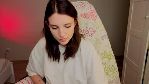 Snapshot of lunatale chatting on 11/20/25, 04:18 Kate online show from 11/20/25, 04:18