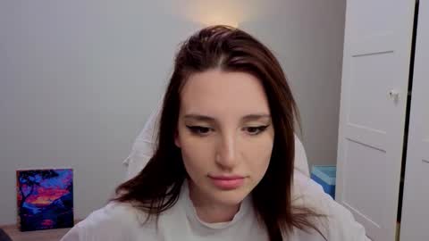 Snapshot of lunatale chatting on 11/27/25, 01:24 Kate online show from 11/27/25, 01:24