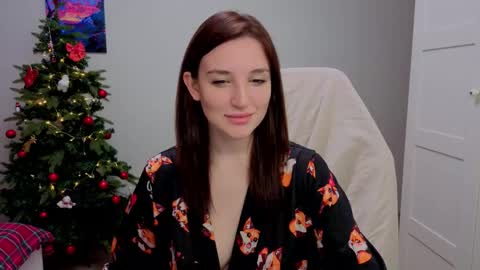 Snapshot of lunatale chatting on 12/15/25, 07:56 Kate online show from 12/15/25, 07:56