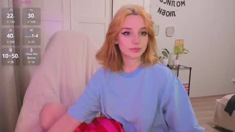 Snapshot of lunatale chatting on 01/09/26, 02:42 Kate online show from 01/09/26, 02:42