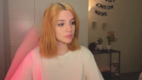 Snapshot of lunatale chatting on 01/14/26, 07:36 Kate online show from 01/14/26, 07:36