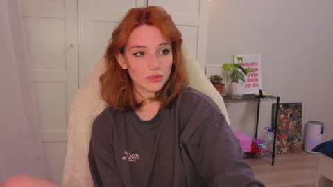 Snapshot of lunatale chatting on 02/15/26, 04:58 Kate online show from 02/15/26, 04:58