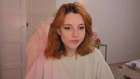 Snapshot of lunatale chatting on 03/22/26, 04:54 Kate online show from 03/22/26, 04:54